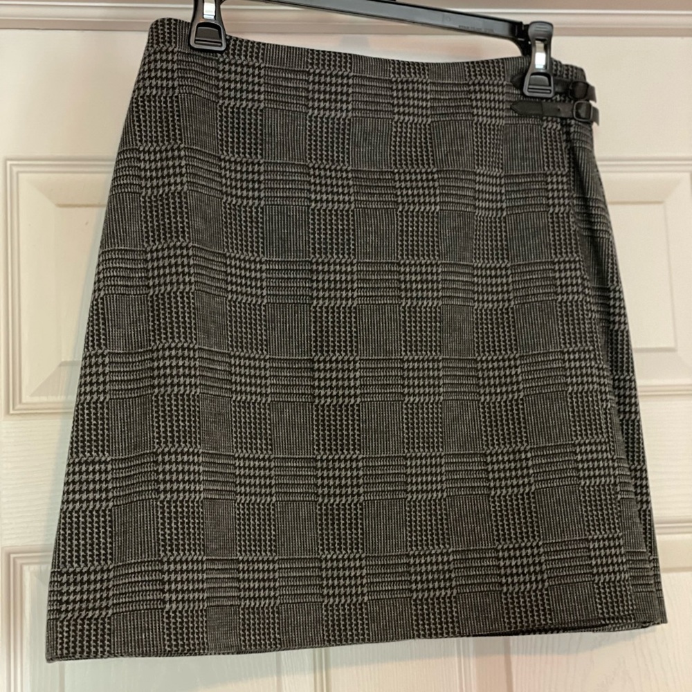 Vince Camuto faux wrap houndstooth skirt, size 6